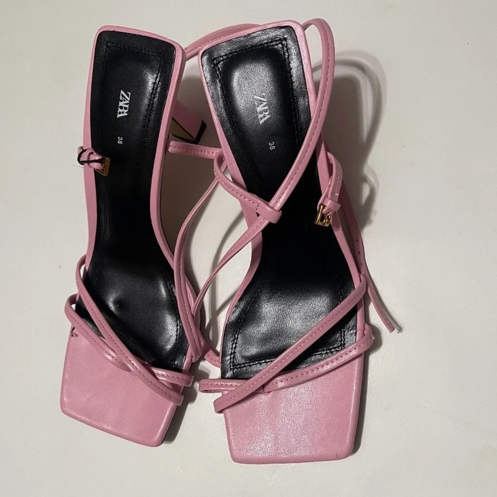 ZARA PINK LEATHER HEELED SANDALS SIZE 7(38)
